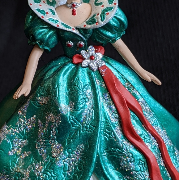 Hallmark Holiday Barbie 1995 Ornament - Picture 4 of 15